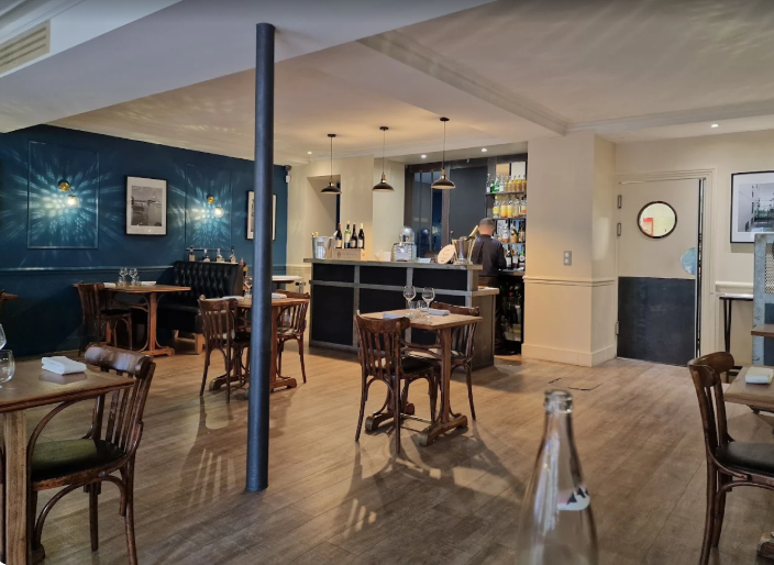 35 Quai Victor Hugo, 77140 Nemours, France